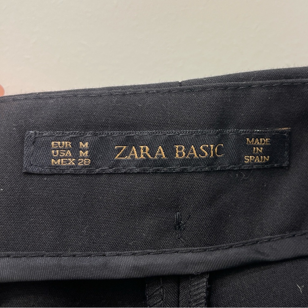 Black dress shorts like new worn 1 time. Zara basic collection. High waisted
